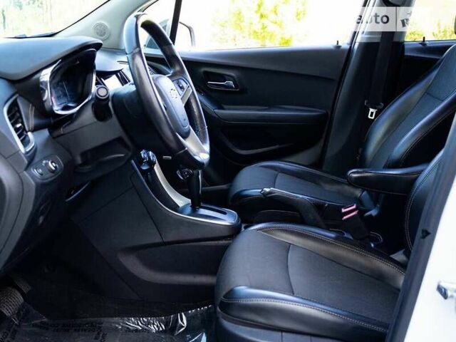 Белый Шевроле Trax, объемом двигателя 1.4 л и пробегом 113 тыс. км за 2300 $, фото 6 на Automoto.ua