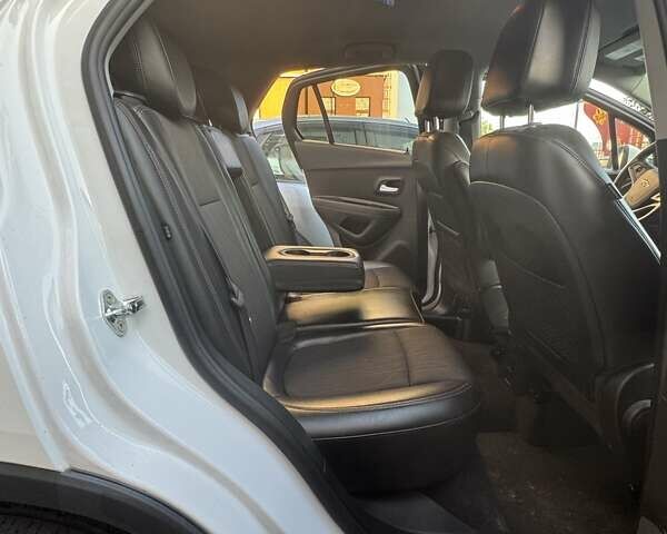 Білий Шевроле Trax, об'ємом двигуна 1.4 л та пробігом 87 тис. км за 13100 $, фото 6 на Automoto.ua