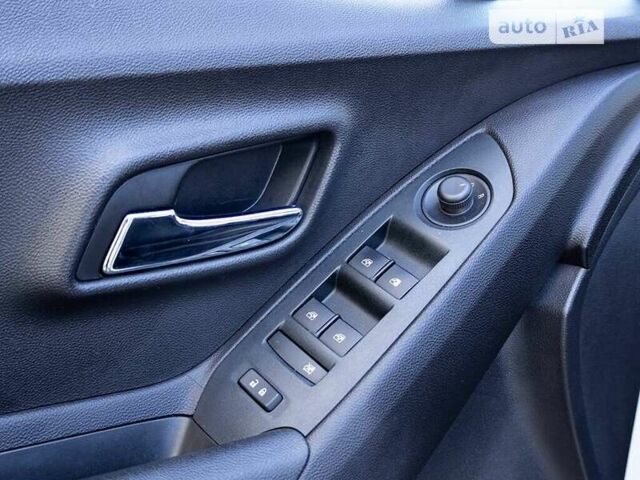 Белый Шевроле Trax, объемом двигателя 1.4 л и пробегом 113 тыс. км за 2300 $, фото 16 на Automoto.ua