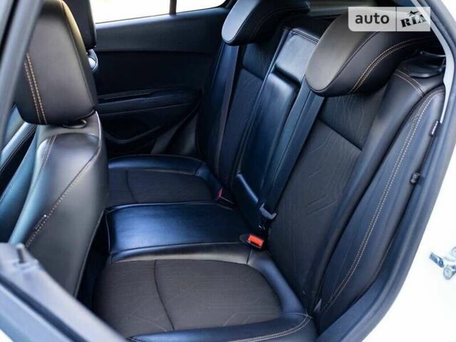 Белый Шевроле Trax, объемом двигателя 1.4 л и пробегом 113 тыс. км за 2300 $, фото 20 на Automoto.ua