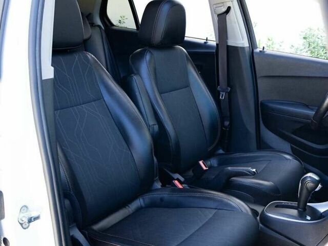 Белый Шевроле Trax, объемом двигателя 1.4 л и пробегом 113 тыс. км за 2300 $, фото 23 на Automoto.ua