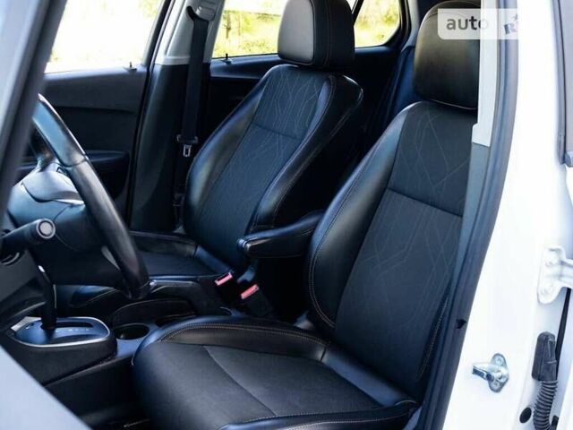 Белый Шевроле Trax, объемом двигателя 1.4 л и пробегом 113 тыс. км за 2300 $, фото 5 на Automoto.ua