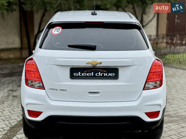 Белый Шевроле Trax, объемом двигателя 1.4 л и пробегом 56 тыс. км за 13299 $, фото 7 на Automoto.ua