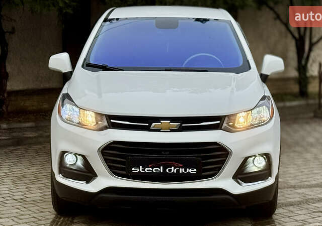 Белый Шевроле Trax, объемом двигателя 1.4 л и пробегом 56 тыс. км за 13299 $, фото 2 на Automoto.ua