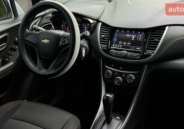 Белый Шевроле Trax, объемом двигателя 1.4 л и пробегом 56 тыс. км за 13299 $, фото 9 на Automoto.ua