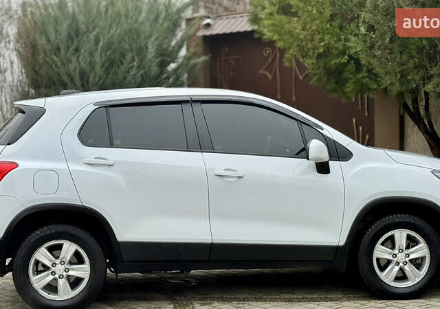 Белый Шевроле Trax, объемом двигателя 1.4 л и пробегом 56 тыс. км за 13299 $, фото 4 на Automoto.ua