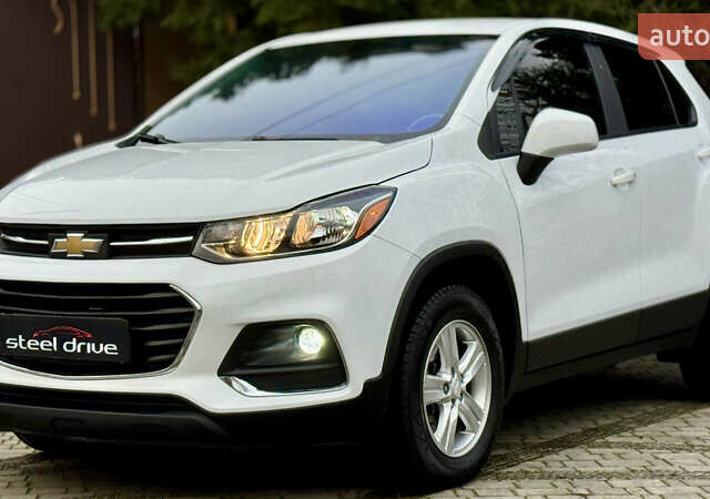 Белый Шевроле Trax, объемом двигателя 1.4 л и пробегом 56 тыс. км за 13299 $, фото 1 на Automoto.ua