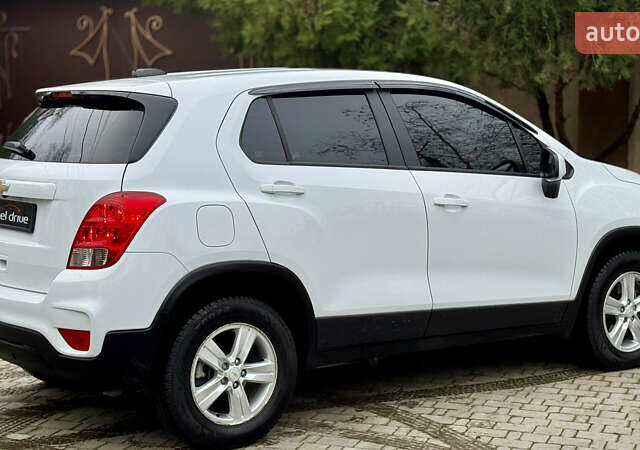 Белый Шевроле Trax, объемом двигателя 1.4 л и пробегом 56 тыс. км за 13299 $, фото 5 на Automoto.ua