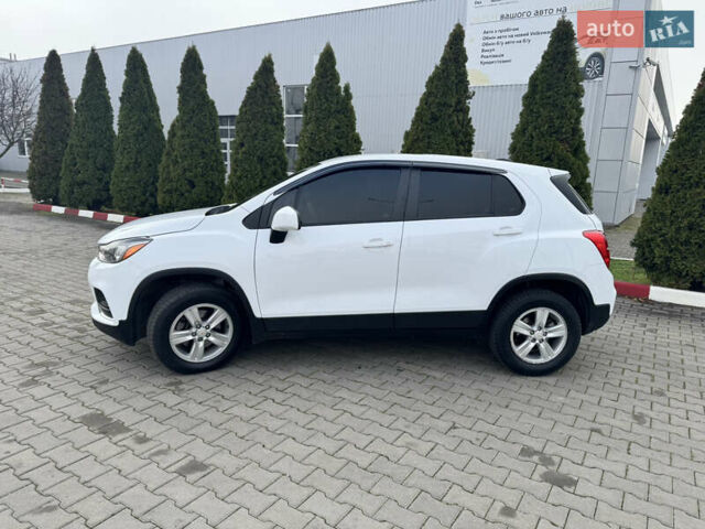 Білий Шевроле Trax, об'ємом двигуна 1.36 л та пробігом 56 тис. км за 12999 $, фото 3 на Automoto.ua
