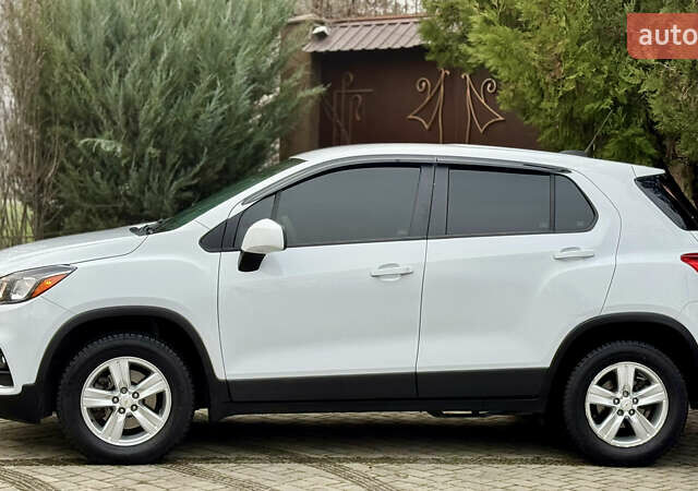 Белый Шевроле Trax, объемом двигателя 1.4 л и пробегом 56 тыс. км за 13299 $, фото 3 на Automoto.ua