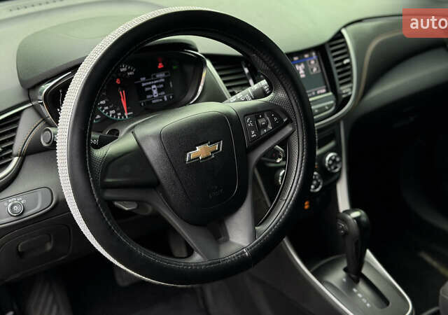 Белый Шевроле Trax, объемом двигателя 1.4 л и пробегом 56 тыс. км за 13299 $, фото 8 на Automoto.ua