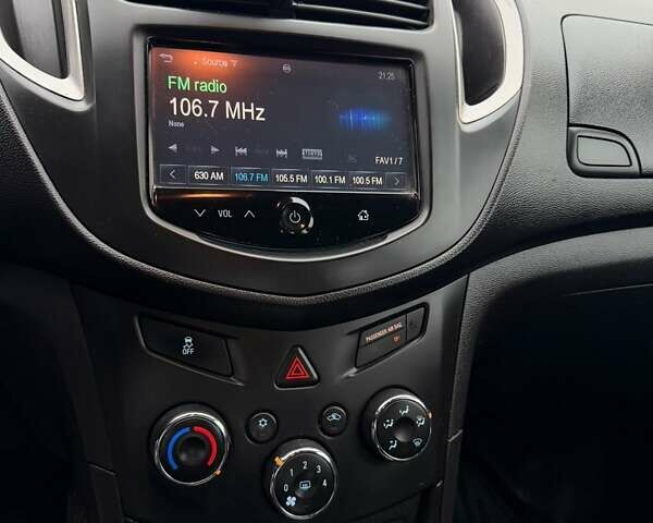 Чорний Шевроле Trax, об'ємом двигуна 1.36 л та пробігом 145 тис. км за 10500 $, фото 5 на Automoto.ua