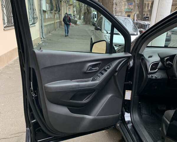 Чорний Шевроле Trax, об'ємом двигуна 1.36 л та пробігом 61 тис. км за 11700 $, фото 16 на Automoto.ua