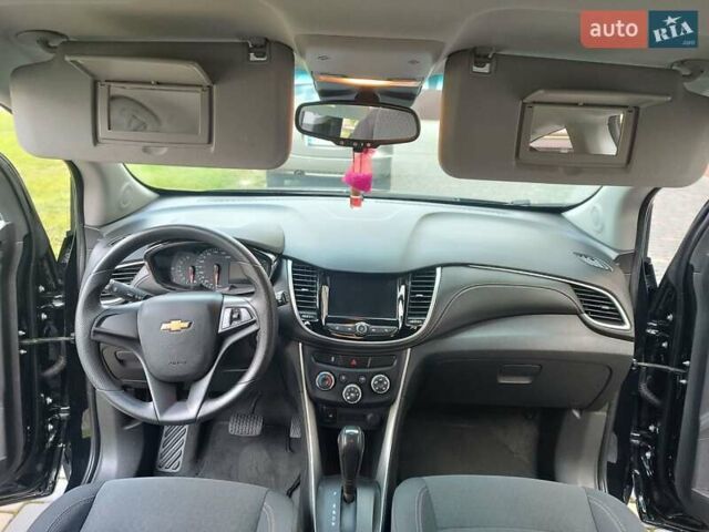 Черный Шевроле Trax, объемом двигателя 1.36 л и пробегом 81 тыс. км за 10950 $, фото 12 на Automoto.ua