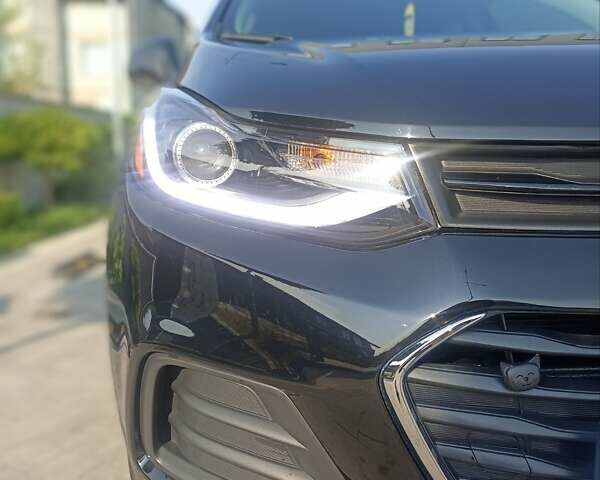 Черный Шевроле Trax, объемом двигателя 1.36 л и пробегом 69 тыс. км за 11600 $, фото 6 на Automoto.ua