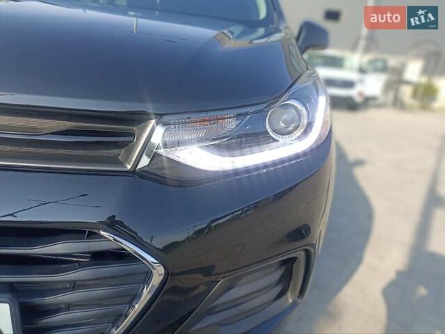 Черный Шевроле Trax, объемом двигателя 1.36 л и пробегом 69 тыс. км за 11600 $, фото 3 на Automoto.ua