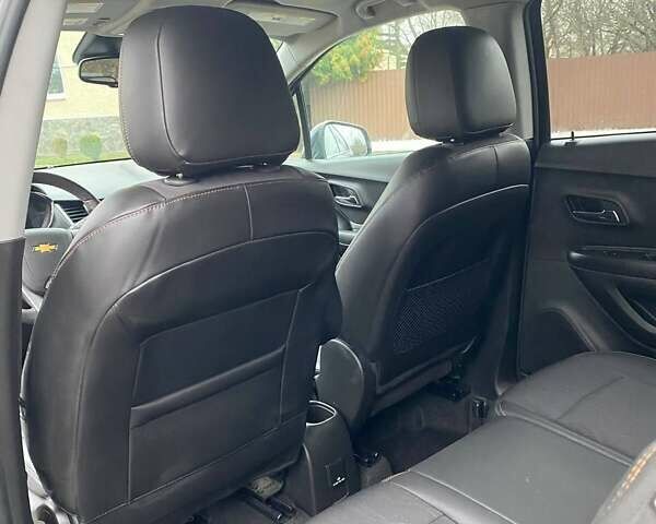 Черный Шевроле Trax, объемом двигателя 1.4 л и пробегом 68 тыс. км за 11950 $, фото 29 на Automoto.ua