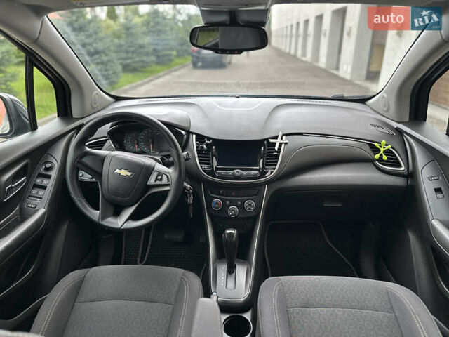Чорний Шевроле Trax, об'ємом двигуна 1.36 л та пробігом 84 тис. км за 11999 $, фото 24 на Automoto.ua