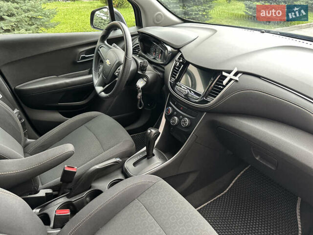 Чорний Шевроле Trax, об'ємом двигуна 1.36 л та пробігом 84 тис. км за 11999 $, фото 23 на Automoto.ua