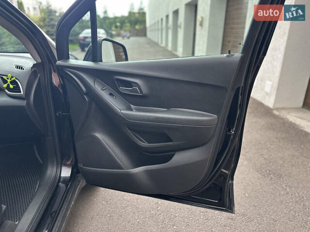 Чорний Шевроле Trax, об'ємом двигуна 1.36 л та пробігом 84 тис. км за 11999 $, фото 20 на Automoto.ua