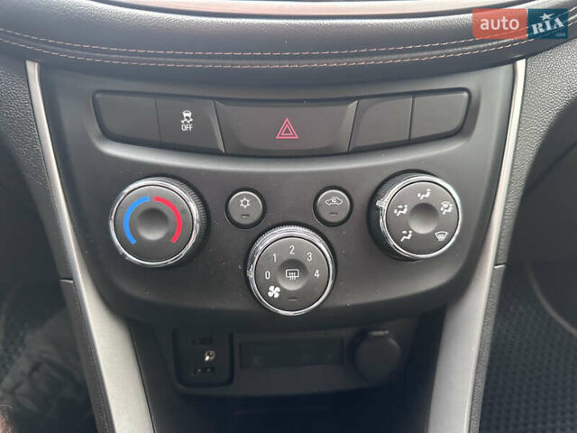 Чорний Шевроле Trax, об'ємом двигуна 1.36 л та пробігом 84 тис. км за 11999 $, фото 18 на Automoto.ua