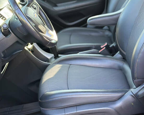 Черный Шевроле Trax, объемом двигателя 1.4 л и пробегом 99 тыс. км за 13799 $, фото 12 на Automoto.ua