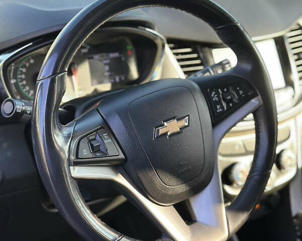 Черный Шевроле Trax, объемом двигателя 1.4 л и пробегом 99 тыс. км за 13799 $, фото 9 на Automoto.ua