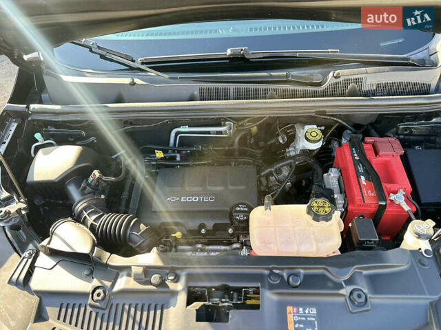 Черный Шевроле Trax, объемом двигателя 1.4 л и пробегом 99 тыс. км за 13799 $, фото 17 на Automoto.ua