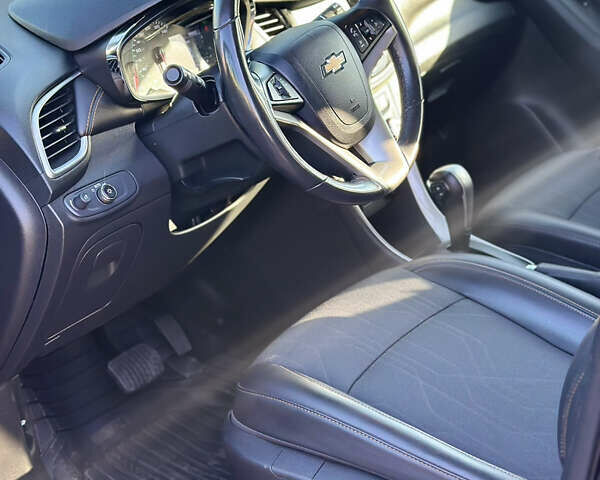 Черный Шевроле Trax, объемом двигателя 1.4 л и пробегом 99 тыс. км за 13799 $, фото 8 на Automoto.ua