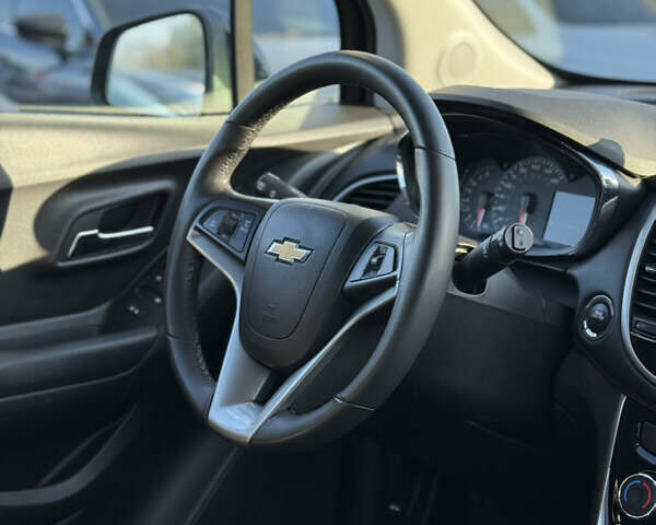 Черный Шевроле Trax, объемом двигателя 1.4 л и пробегом 92 тыс. км за 14999 $, фото 28 на Automoto.ua