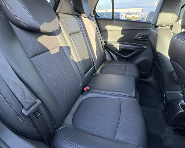 Черный Шевроле Trax, объемом двигателя 1.4 л и пробегом 92 тыс. км за 14999 $, фото 27 на Automoto.ua