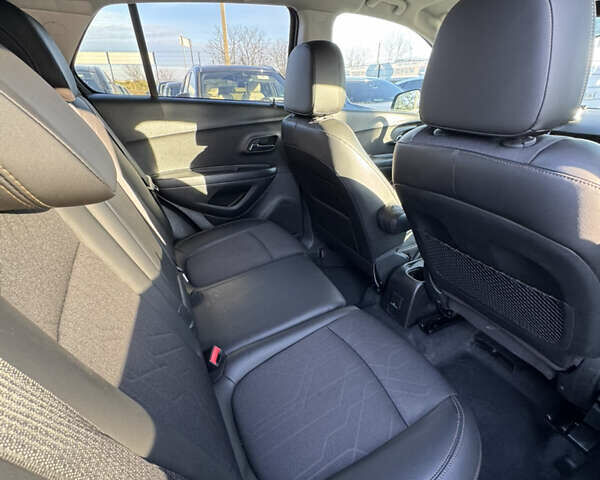 Черный Шевроле Trax, объемом двигателя 1.4 л и пробегом 92 тыс. км за 14999 $, фото 26 на Automoto.ua