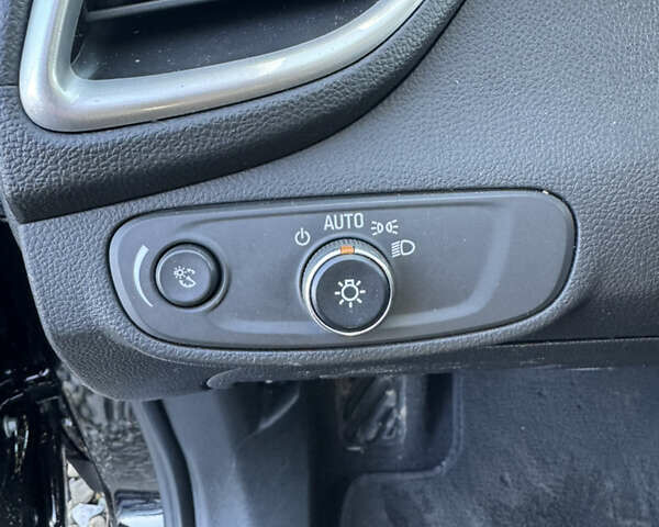 Черный Шевроле Trax, объемом двигателя 1.4 л и пробегом 92 тыс. км за 14999 $, фото 15 на Automoto.ua