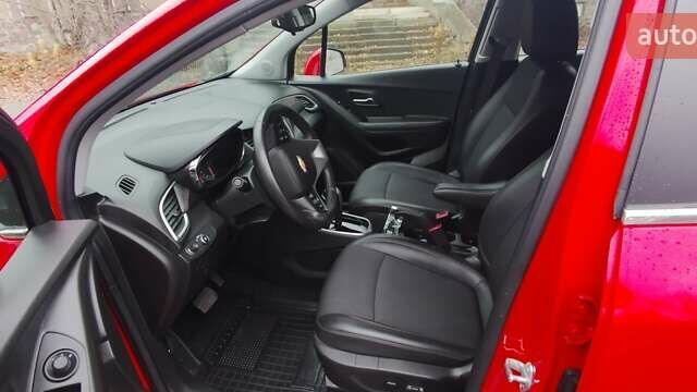 Красный Шевроле Trax, объемом двигателя 1.4 л и пробегом 50 тыс. км за 13600 $, фото 13 на Automoto.ua