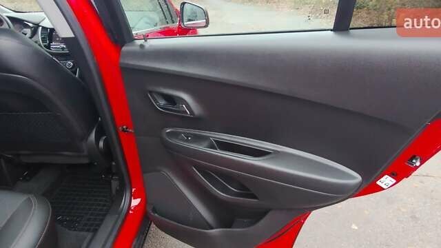Красный Шевроле Trax, объемом двигателя 1.4 л и пробегом 50 тыс. км за 13600 $, фото 23 на Automoto.ua