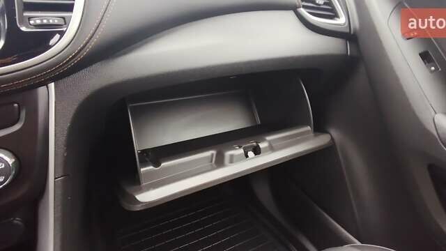 Красный Шевроле Trax, объемом двигателя 1.4 л и пробегом 50 тыс. км за 13600 $, фото 34 на Automoto.ua