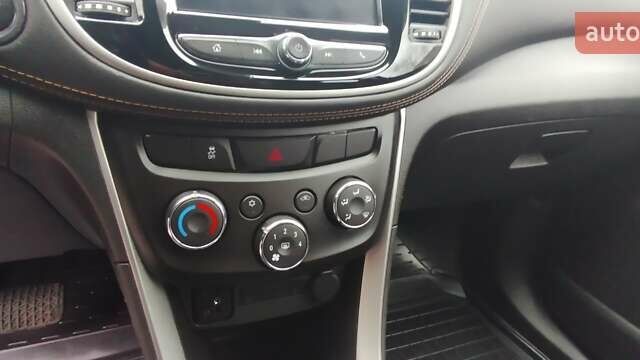 Красный Шевроле Trax, объемом двигателя 1.4 л и пробегом 50 тыс. км за 13600 $, фото 18 на Automoto.ua