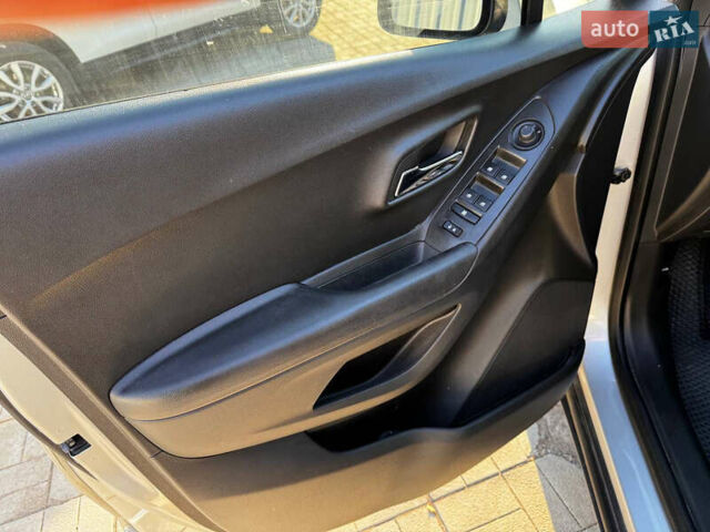 Серый Шевроле Trax, объемом двигателя 1.4 л и пробегом 190 тыс. км за 10700 $, фото 8 на Automoto.ua