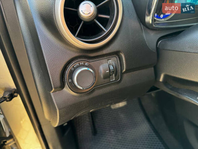 Серый Шевроле Trax, объемом двигателя 1.4 л и пробегом 190 тыс. км за 10700 $, фото 7 на Automoto.ua