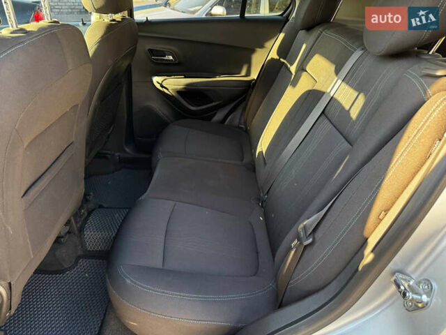 Серый Шевроле Trax, объемом двигателя 1.4 л и пробегом 190 тыс. км за 10700 $, фото 17 на Automoto.ua