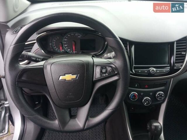 Серый Шевроле Trax, объемом двигателя 1.4 л и пробегом 218 тыс. км за 10800 $, фото 20 на Automoto.ua