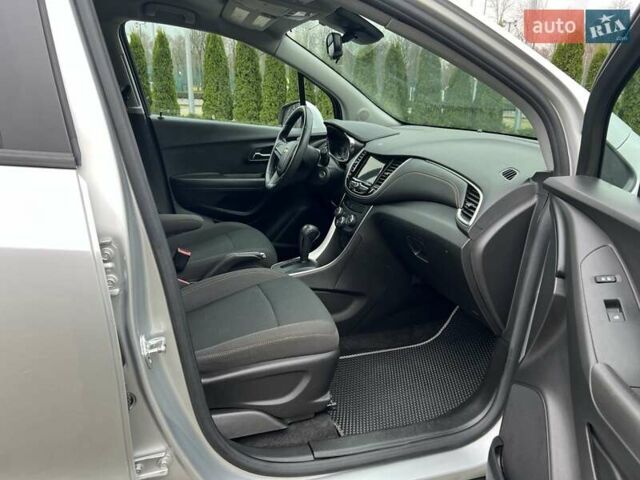 Серый Шевроле Trax, объемом двигателя 1.36 л и пробегом 104 тыс. км за 11300 $, фото 16 на Automoto.ua