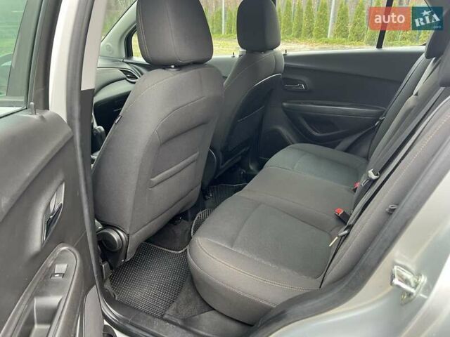 Серый Шевроле Trax, объемом двигателя 1.36 л и пробегом 104 тыс. км за 11300 $, фото 13 на Automoto.ua