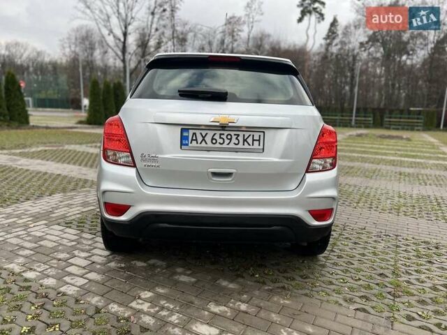 Серый Шевроле Trax, объемом двигателя 1.36 л и пробегом 104 тыс. км за 11300 $, фото 4 на Automoto.ua