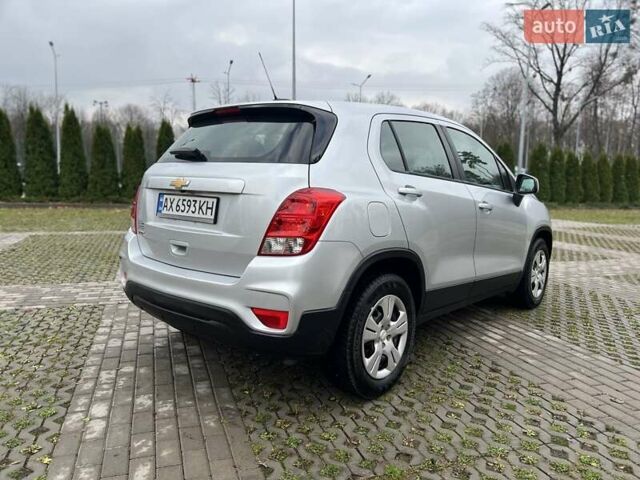 Серый Шевроле Trax, объемом двигателя 1.36 л и пробегом 104 тыс. км за 11300 $, фото 7 на Automoto.ua
