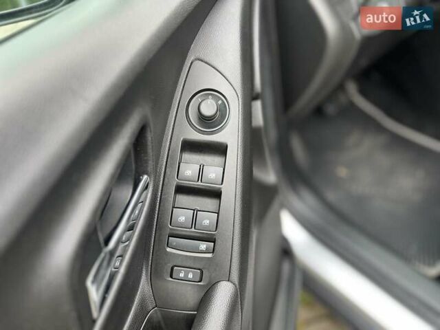 Серый Шевроле Trax, объемом двигателя 1.36 л и пробегом 104 тыс. км за 11300 $, фото 12 на Automoto.ua