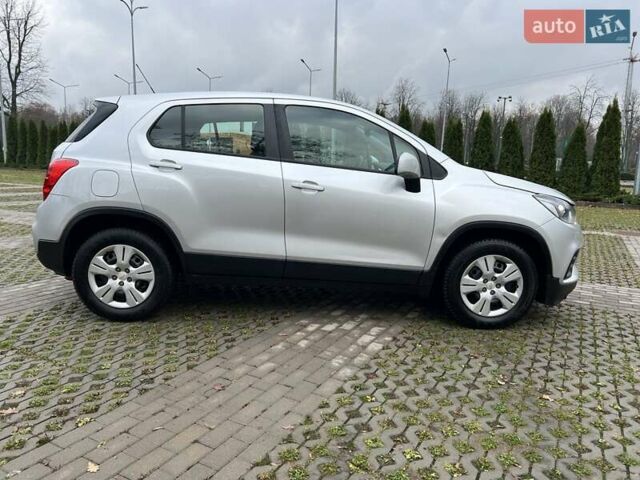 Серый Шевроле Trax, объемом двигателя 1.36 л и пробегом 104 тыс. км за 11300 $, фото 5 на Automoto.ua