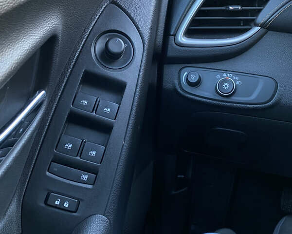 Сірий Шевроле Trax, об'ємом двигуна 1.4 л та пробігом 42 тис. км за 13500 $, фото 14 на Automoto.ua