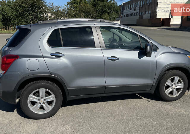 Серый Шевроле Trax, объемом двигателя 1.4 л и пробегом 115 тыс. км за 10000 $, фото 6 на Automoto.ua