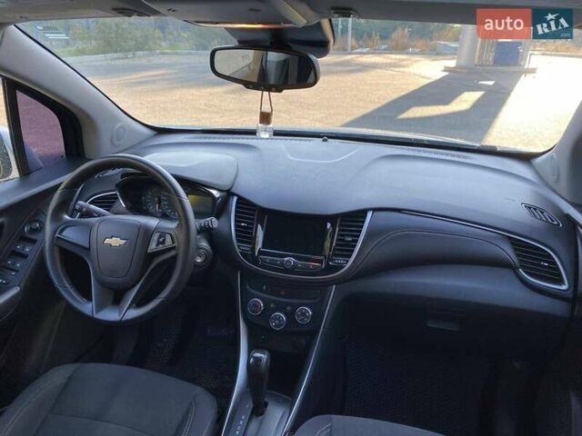 Шевроле Trax 2018 в Николаеве на Automoto.ua Серый Шевроле Trax, объемом двигателя 1.36 л и пробегом 90 тыс. км за 11200 $, фото 30 на Automoto.ua